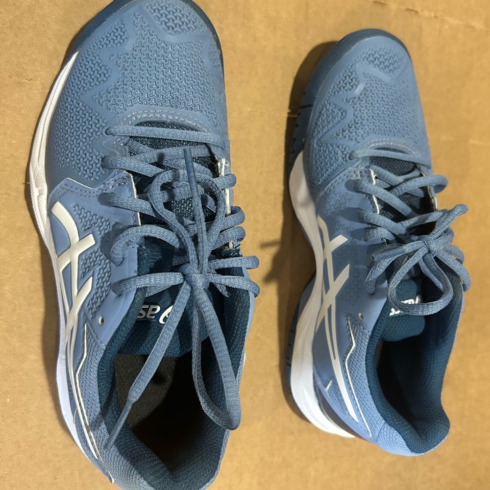 🎾 NWOB Asics Kids Blue and White Tennis Court Shoes 🎾